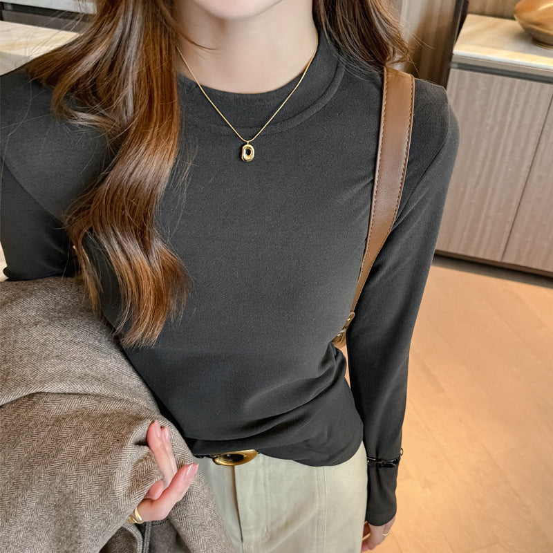Women's long-sleeved base top with a fitted design