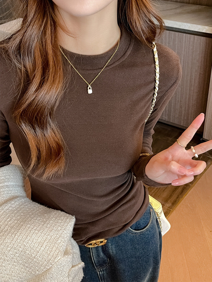 Women's long-sleeved base top with a fitted design