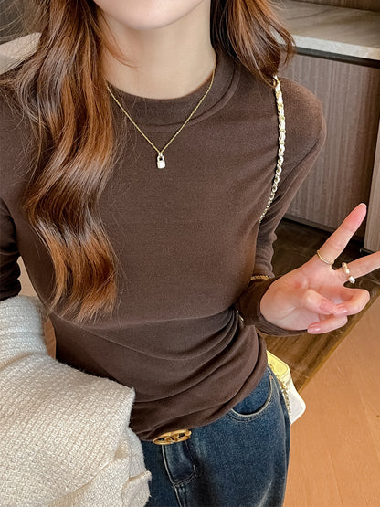 Women's long-sleeved base top with a fitted design