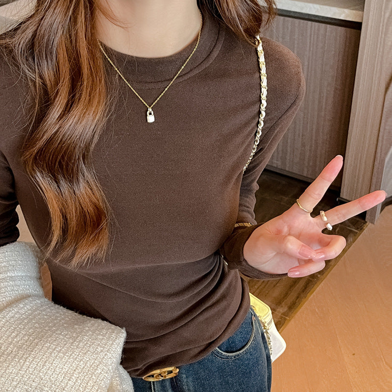 Women's long-sleeved base top with a fitted design