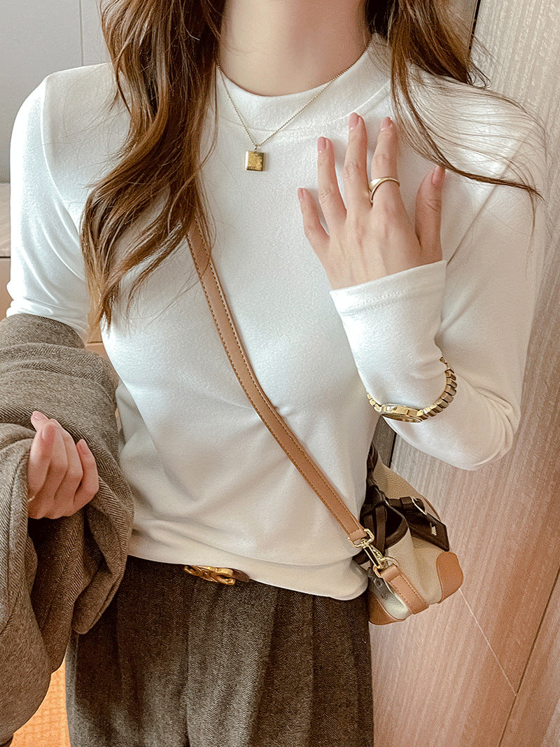 Women's long-sleeved base top with a fitted design