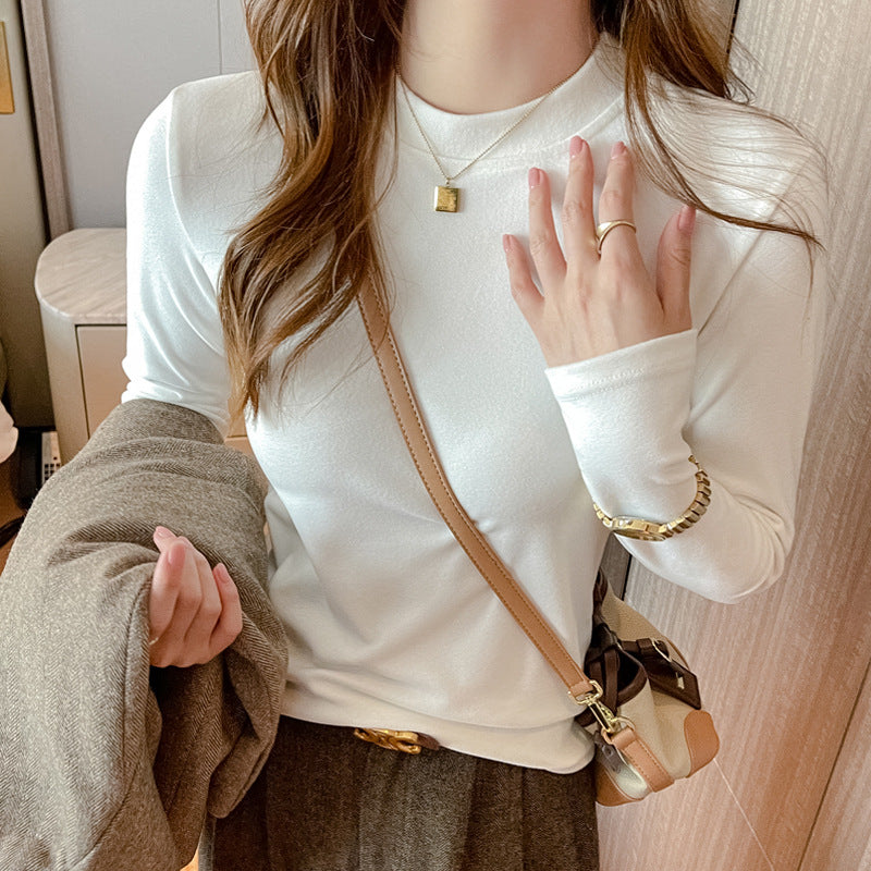 Women's long-sleeved base top with a fitted design