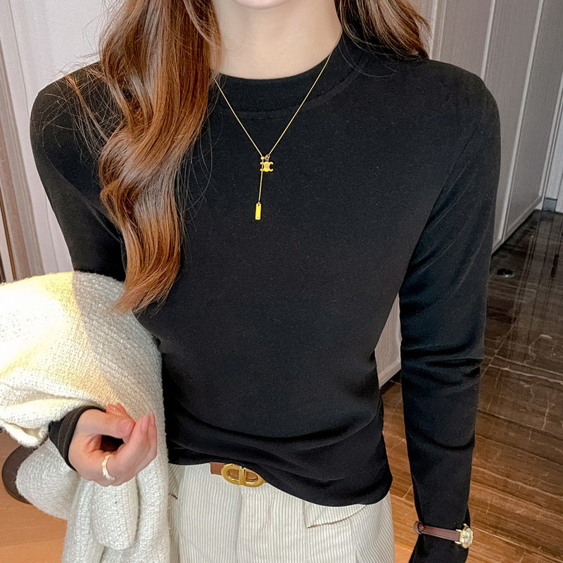 Women's long-sleeved base top with a fitted design