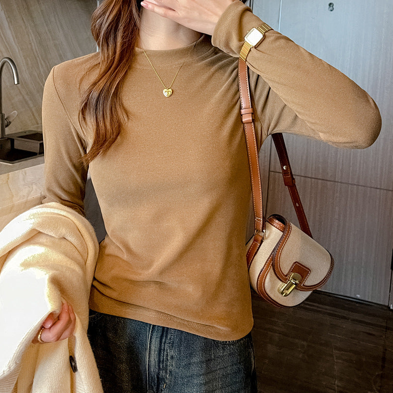 Women's long-sleeved base top with a fitted design